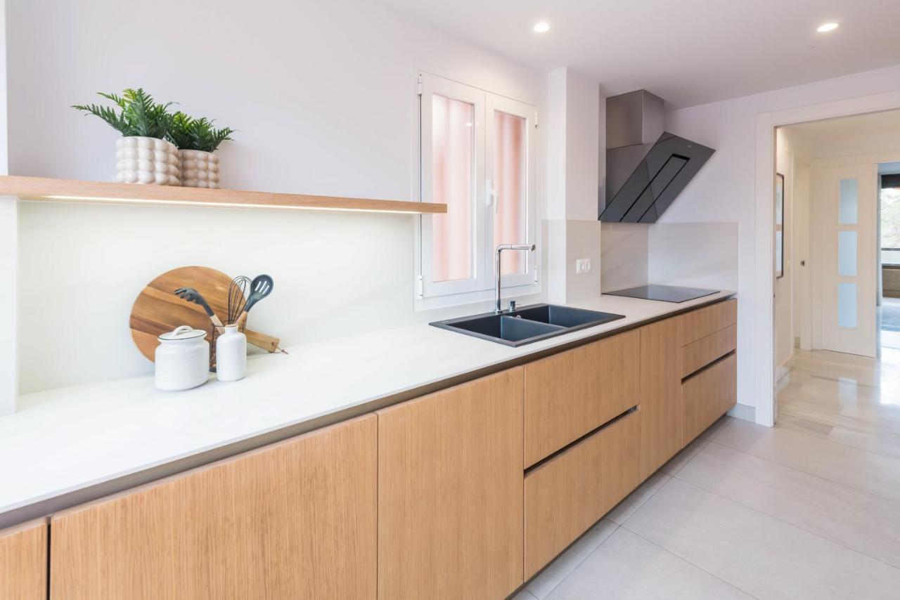Premium Apartment & Free Parking By Ele Apartments Malaga Exterior photo